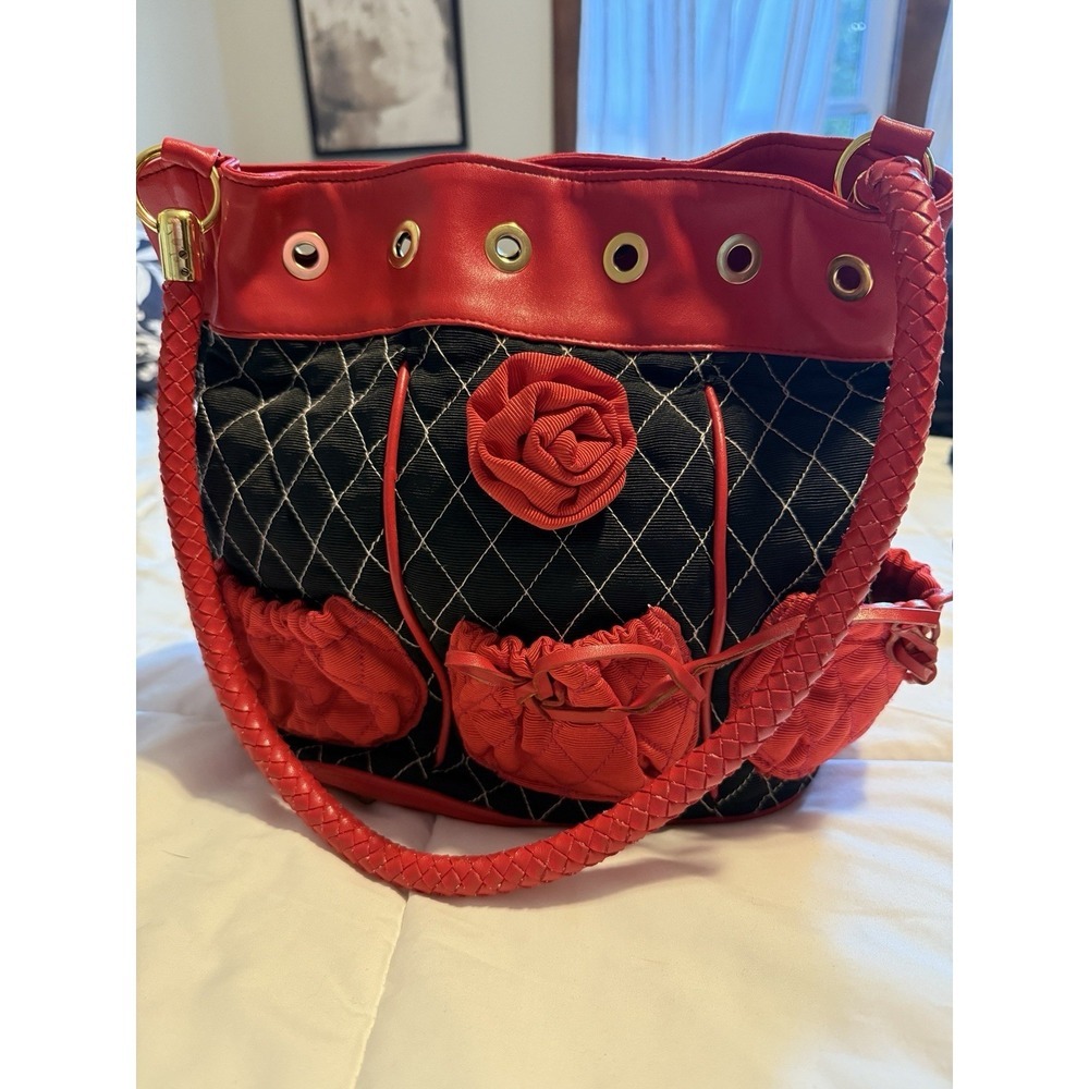 VTG angela frascone quilted purse Black/Red W/Rose Design, Pockets Braided Strap